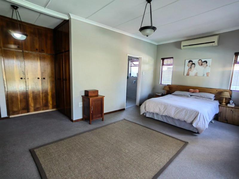 5 Bedroom Property for Sale in Prince Alfred Hamlet Western Cape